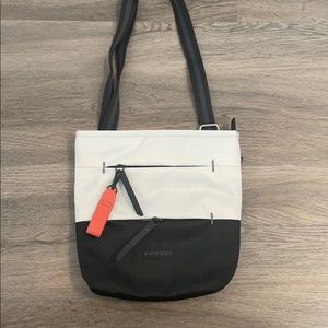 Sherpani purse- brand new!